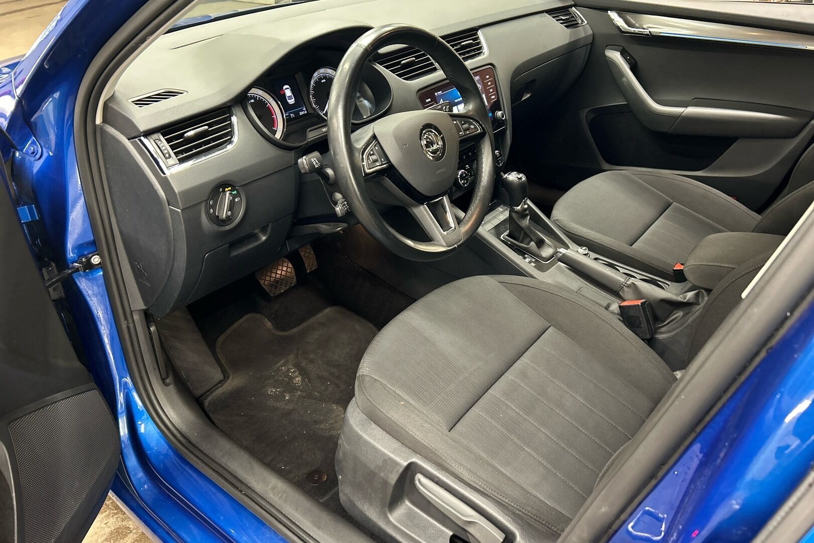 Skoda Octavia iso kuva 7