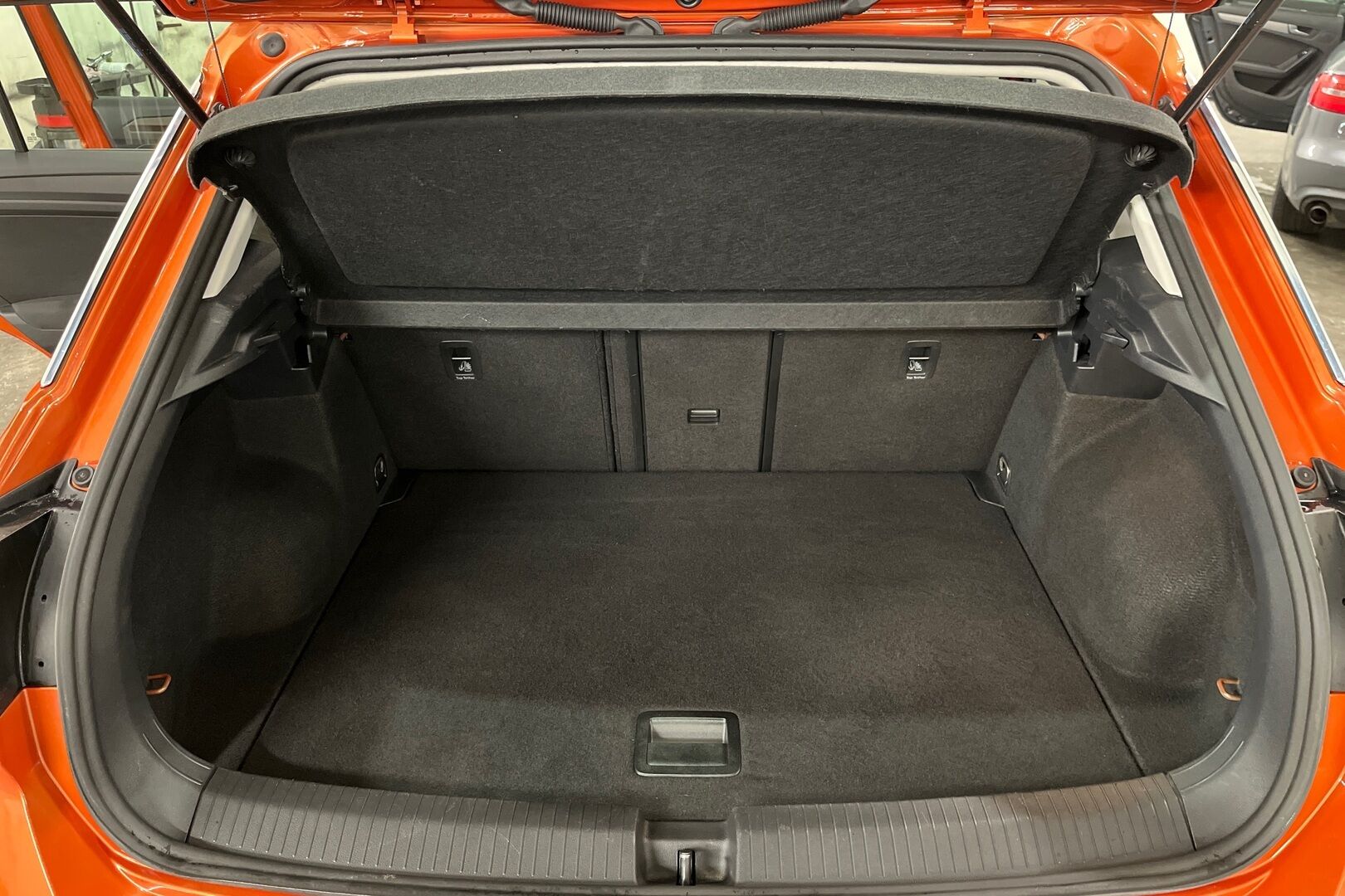 Volkswagen T-Roc iso kuva 10