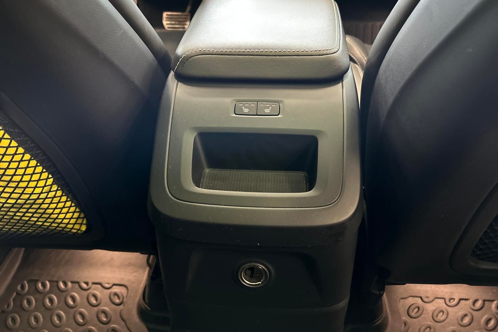 Volvo XC60 iso kuva 8