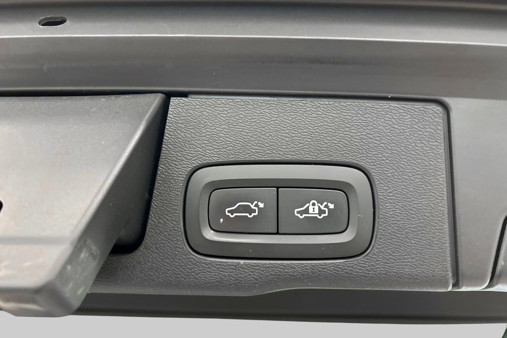 Volvo XC60 iso kuva 10