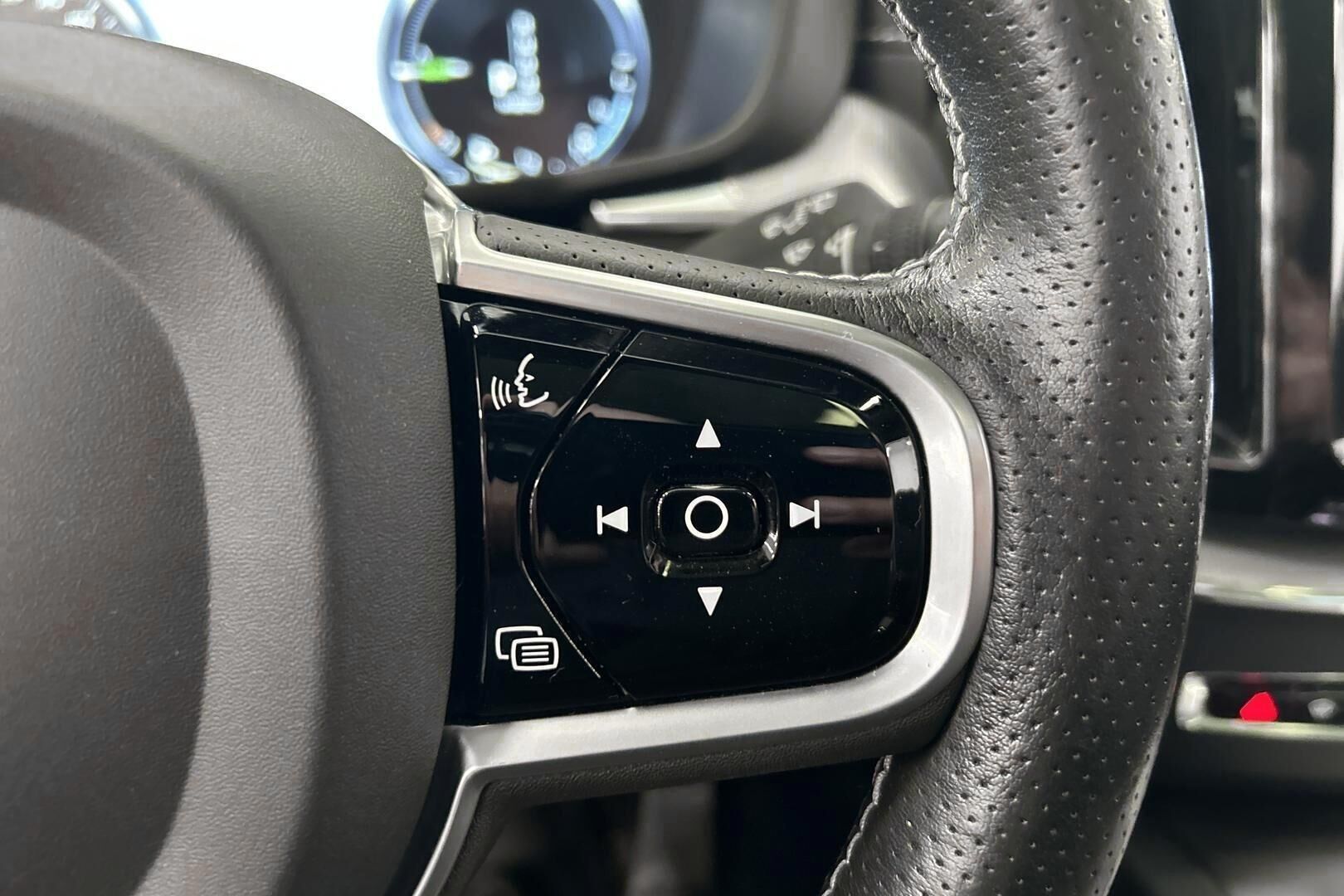 Volvo XC60 iso kuva 13