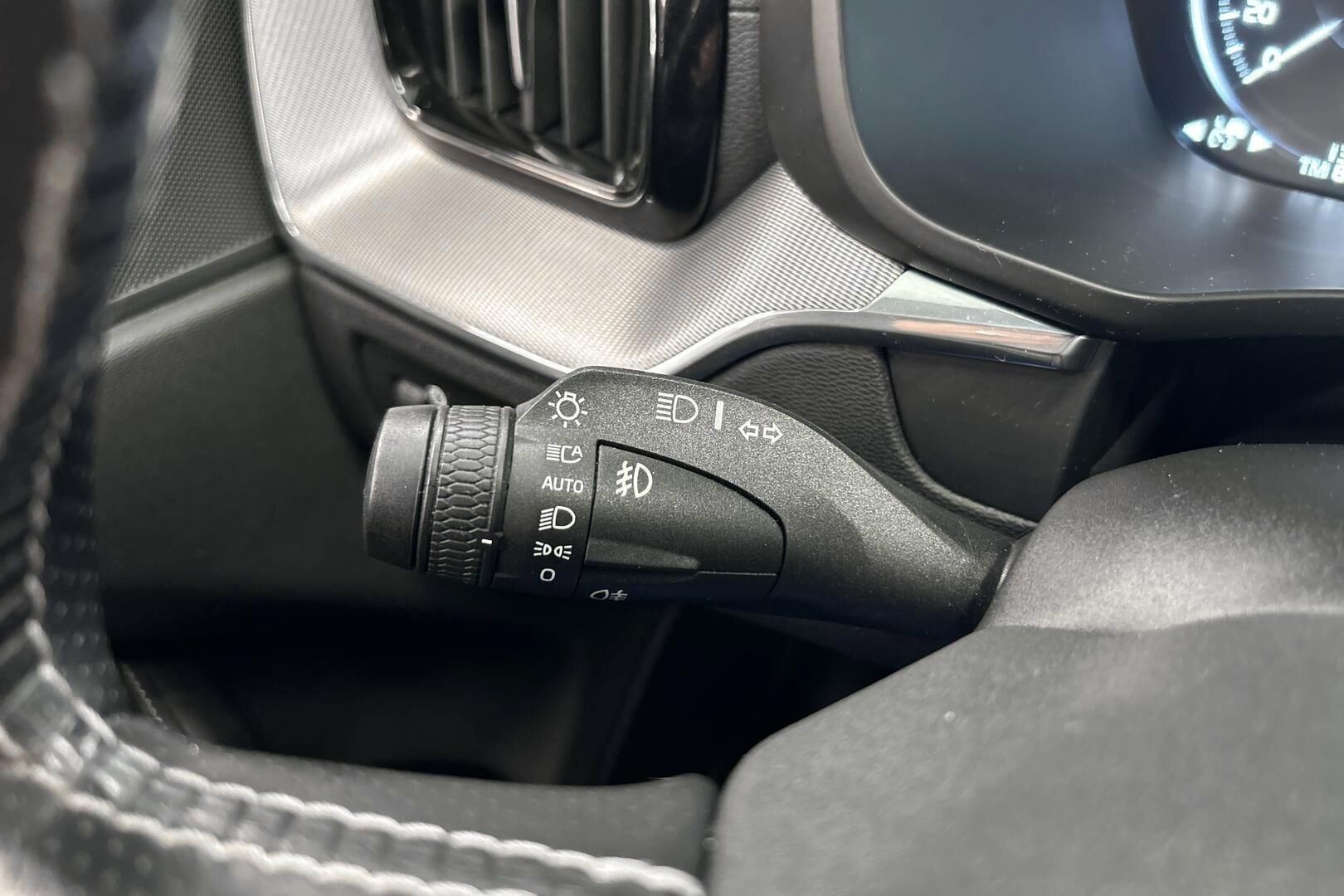 Volvo XC60 iso kuva 34