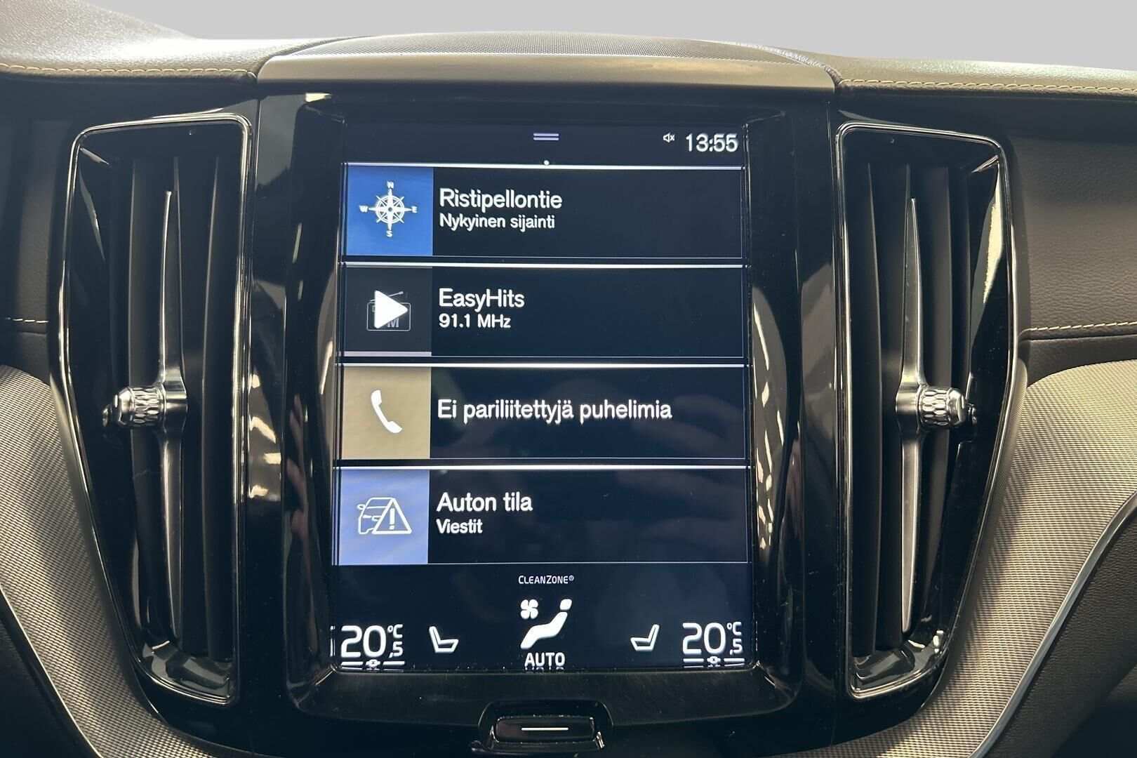 Volvo XC60 iso kuva 17