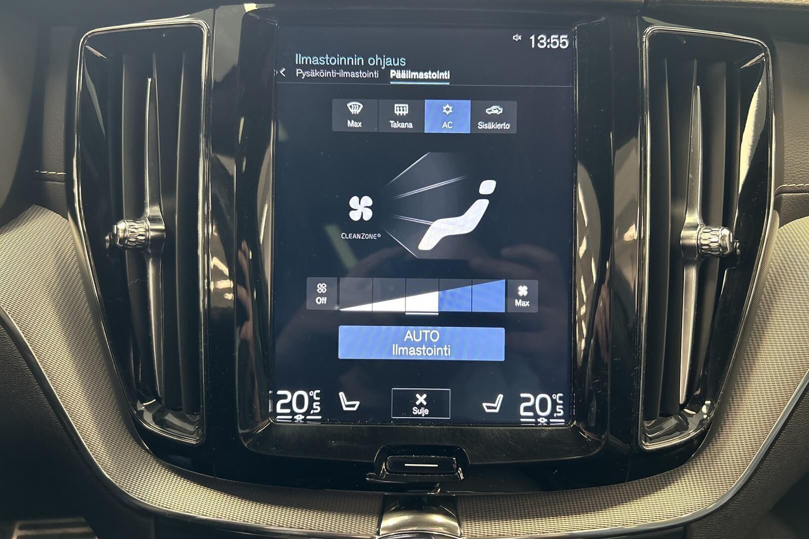 Volvo XC60 iso kuva 22