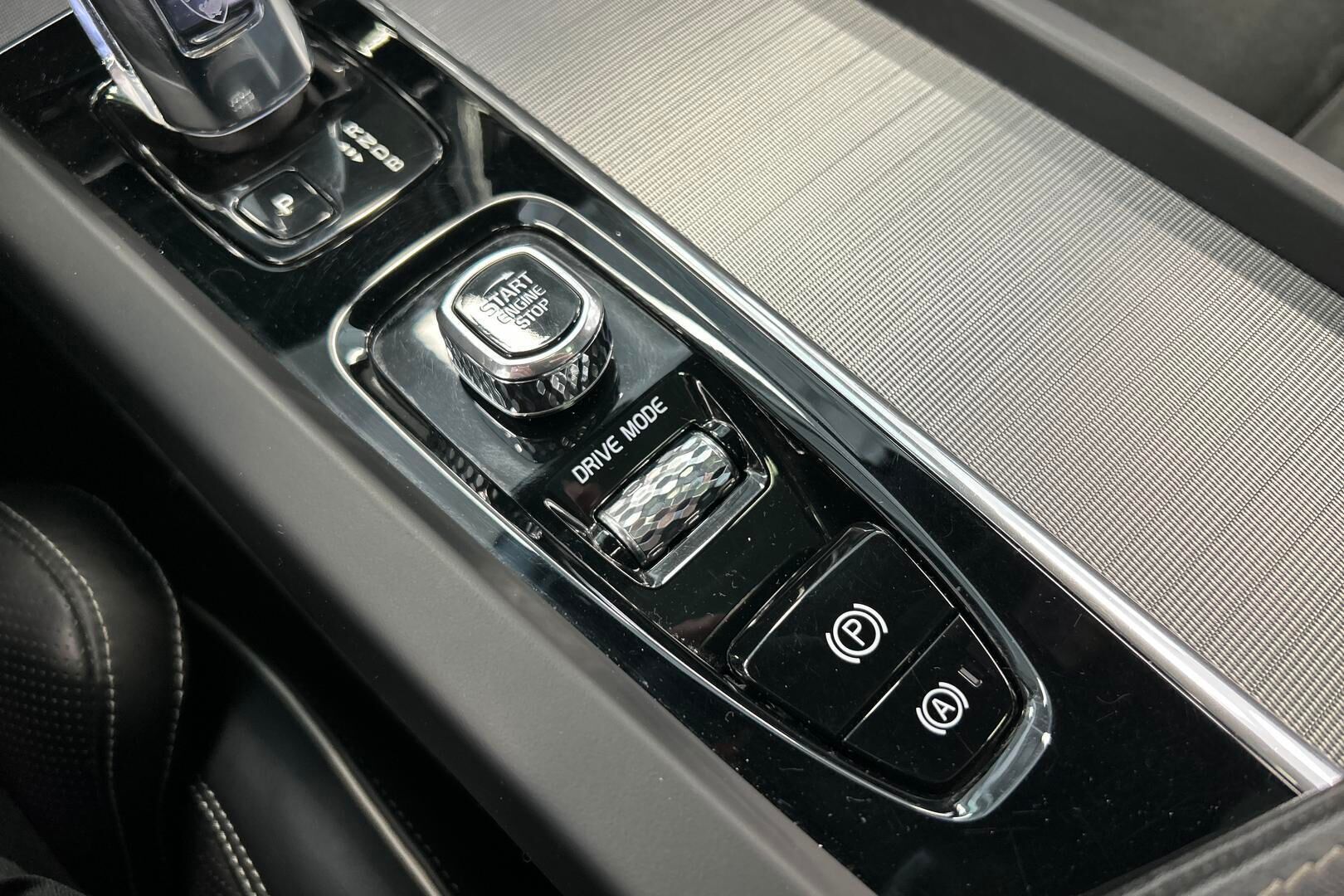 Volvo XC60 iso kuva 25