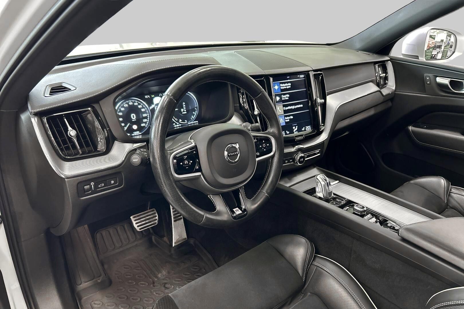 Volvo XC60 iso kuva 30