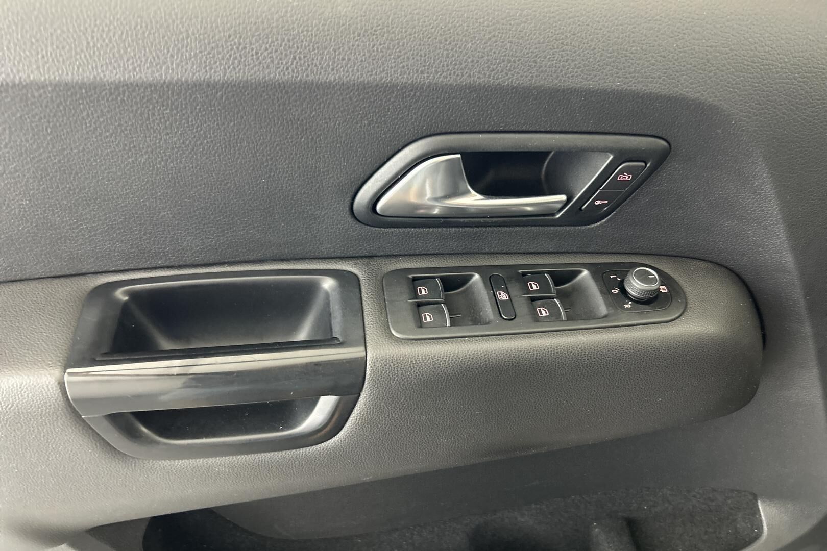 Volkswagen Amarok iso kuva 25