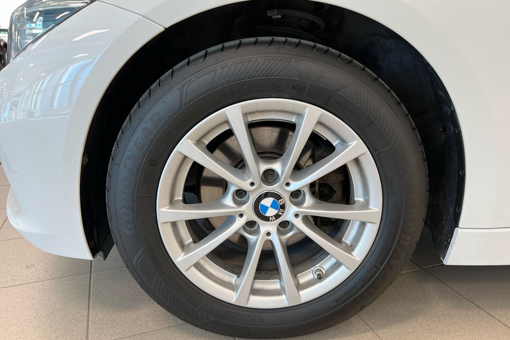 BMW 3-sarja iso kuva 10