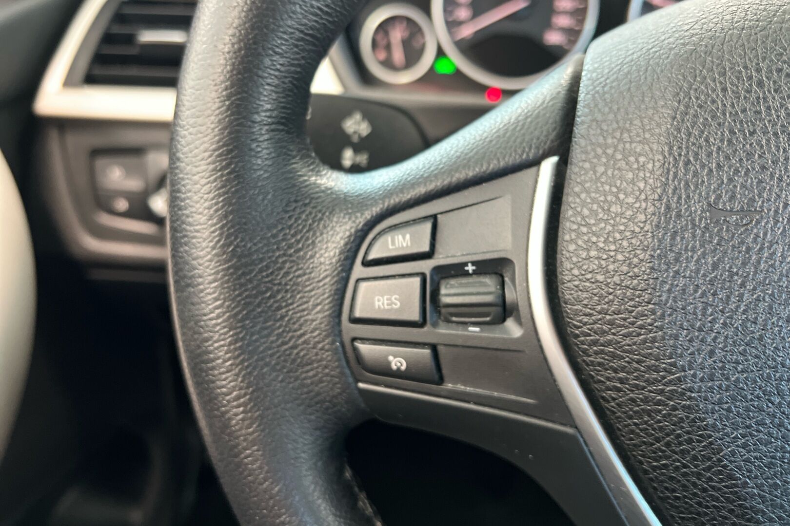 BMW 3-sarja iso kuva 14