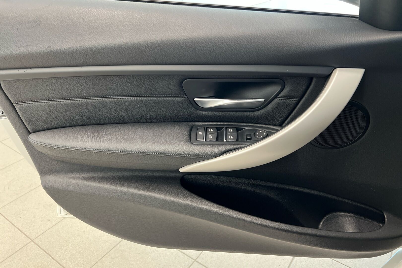 BMW 3-sarja iso kuva 17