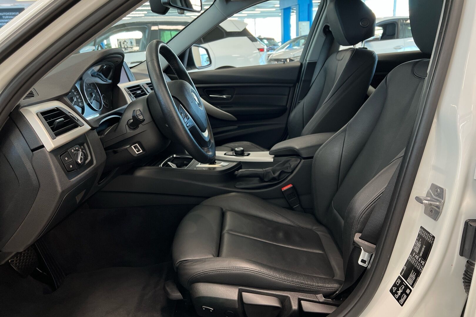 BMW 3-sarja iso kuva 7