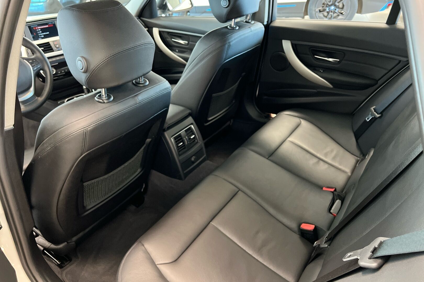 BMW 3-sarja iso kuva 8