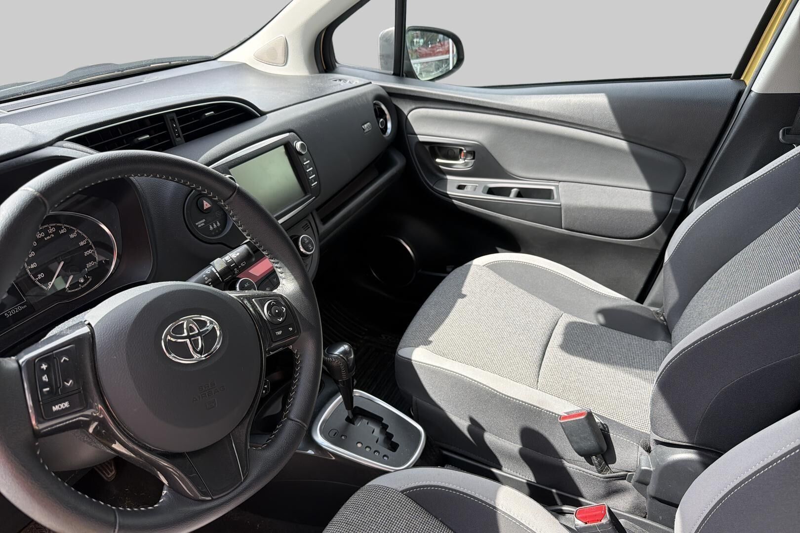 Toyota Yaris iso kuva 2