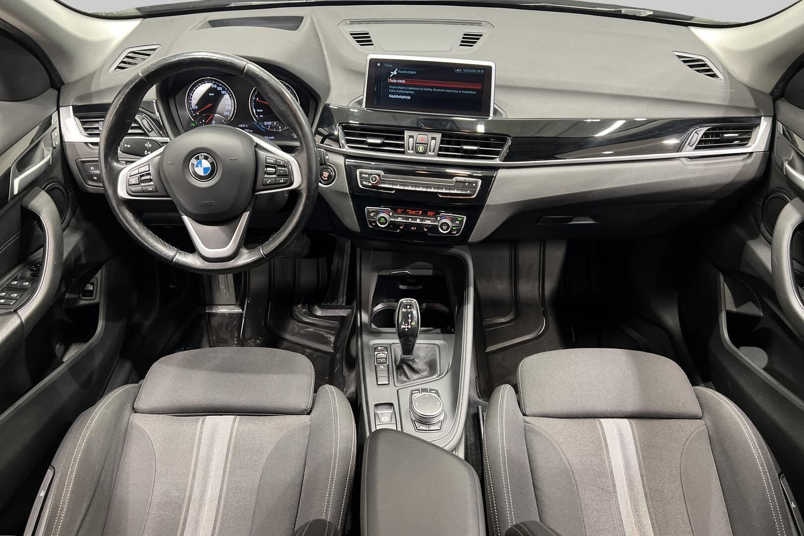 BMW X1 iso kuva 10