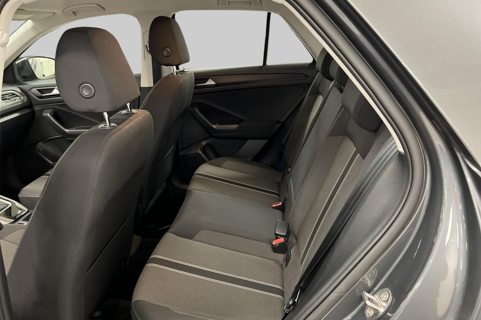 Volkswagen T-Roc iso kuva 10