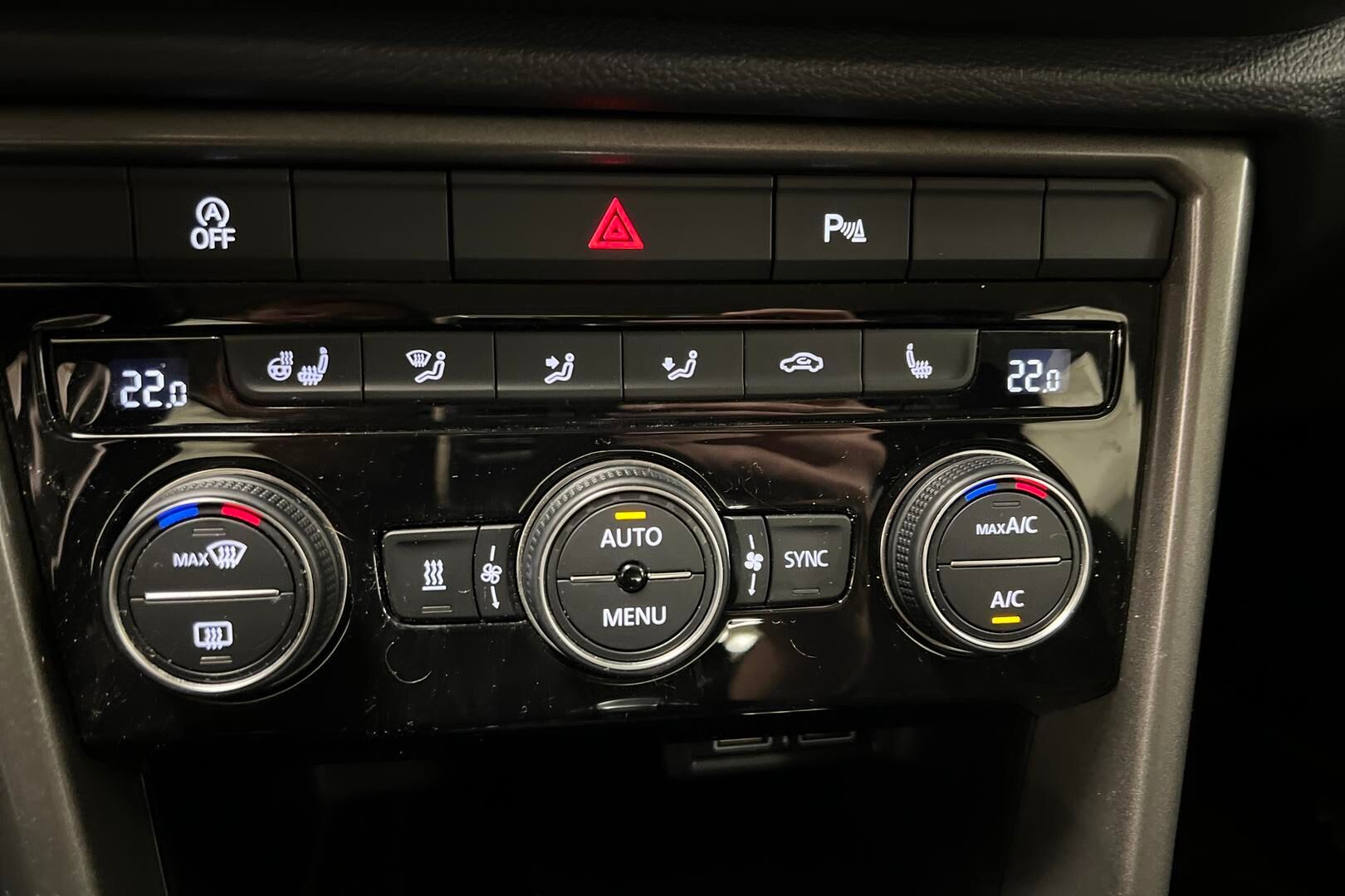 Volkswagen T-Roc iso kuva 16