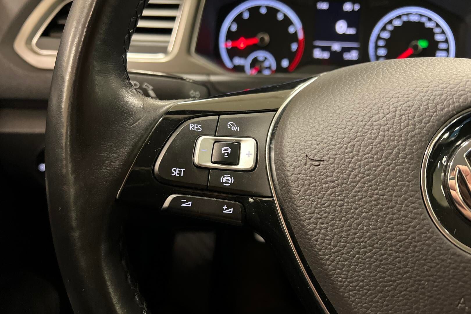 Volkswagen T-Roc iso kuva 19