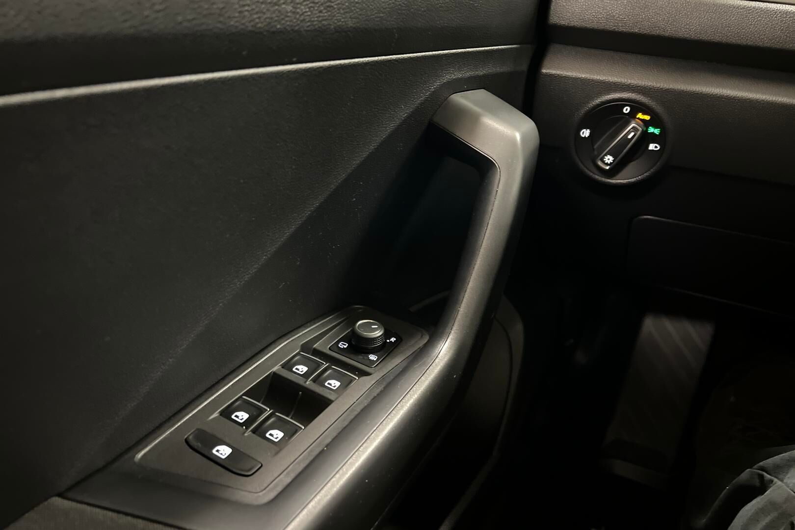 Volkswagen T-Roc iso kuva 20