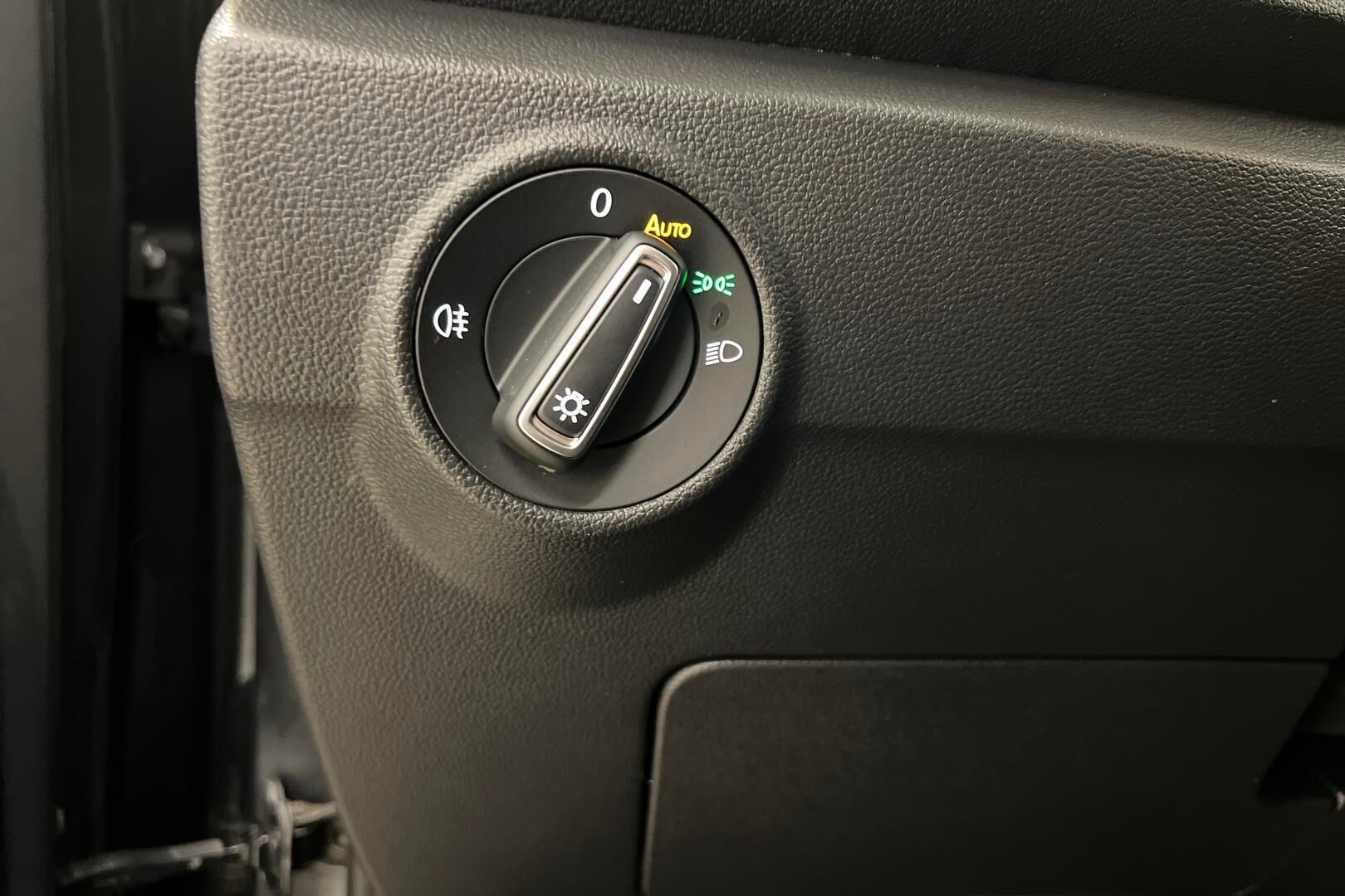 Volkswagen T-Roc iso kuva 21