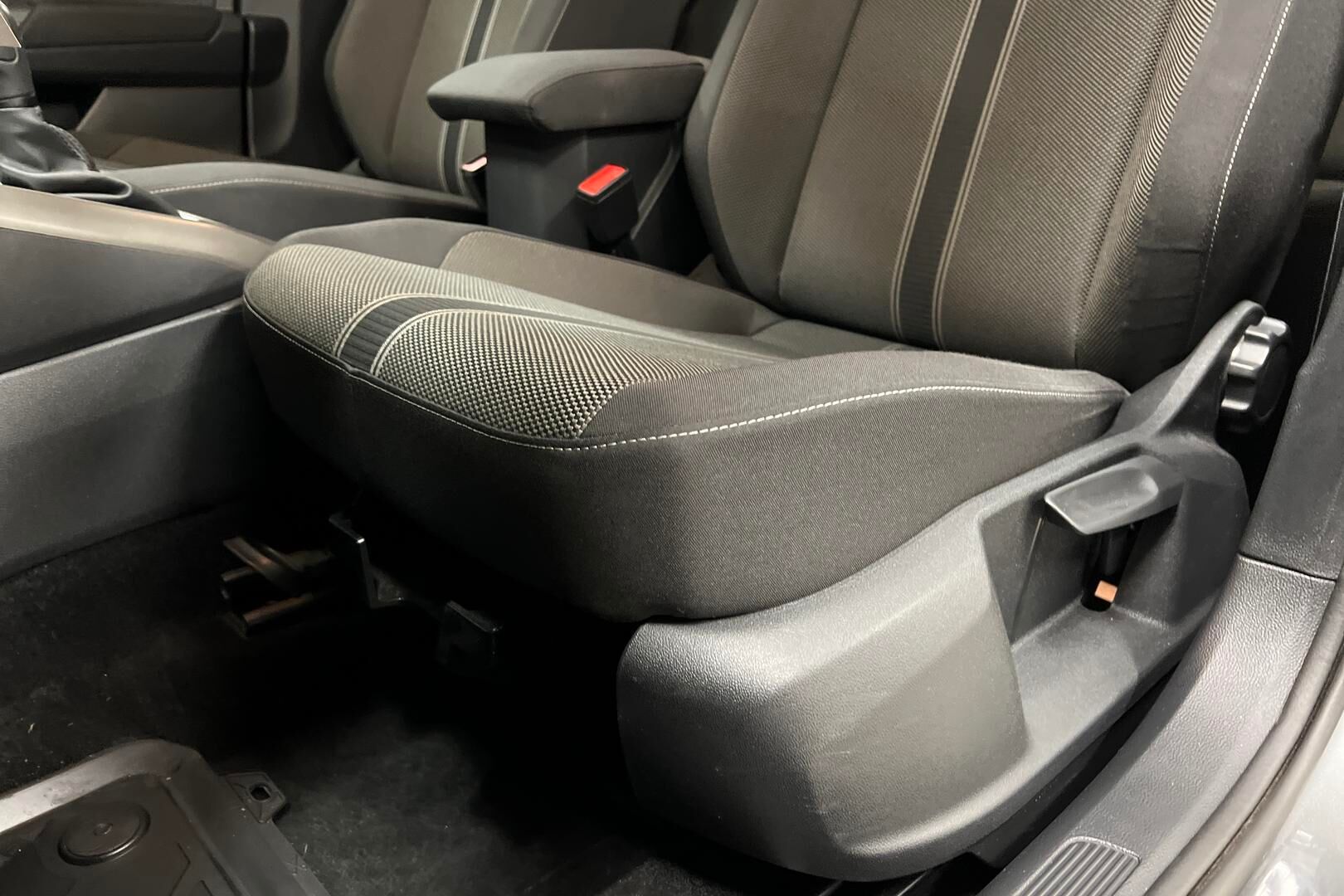 Volkswagen T-Roc iso kuva 22