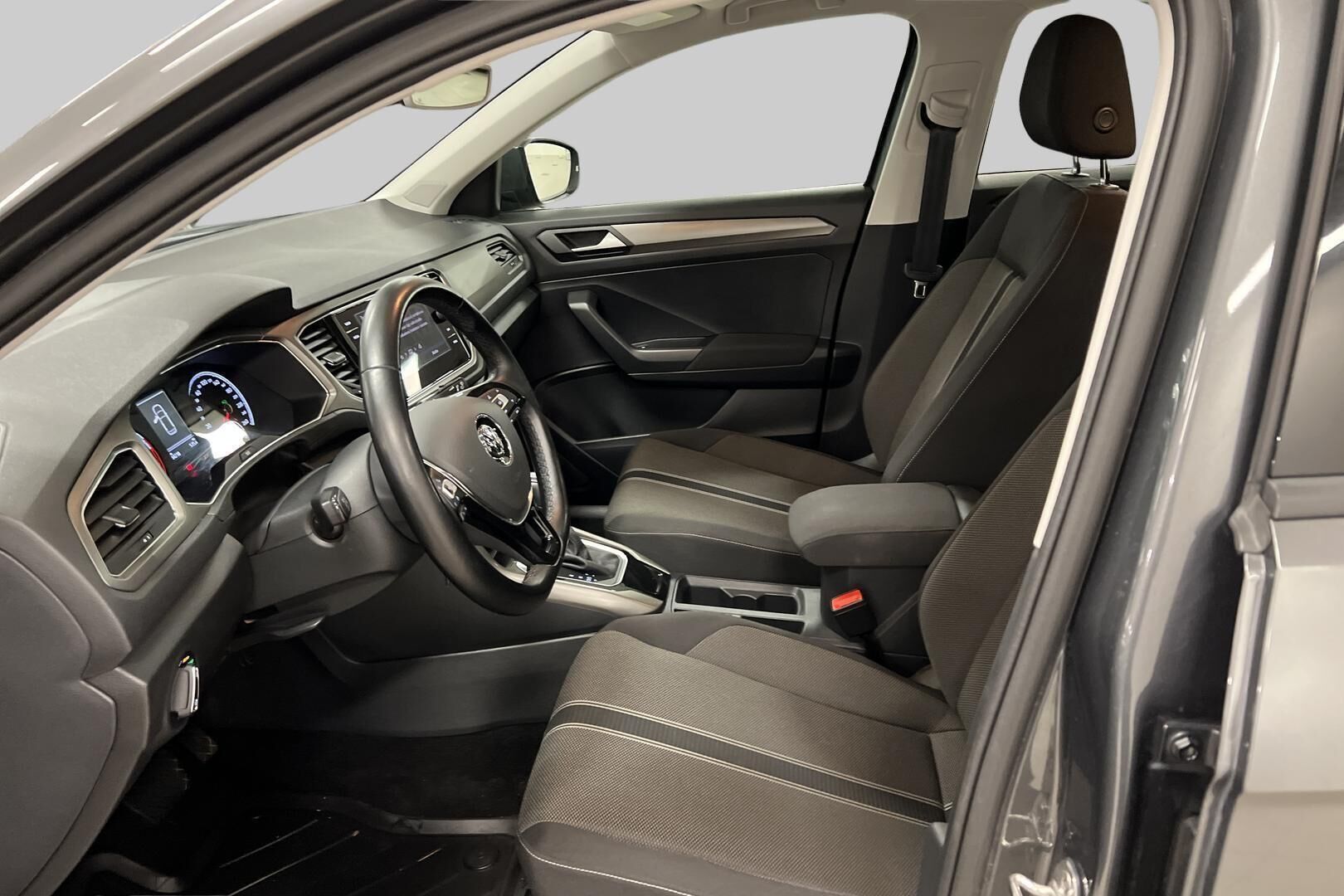 Volkswagen T-Roc iso kuva 9