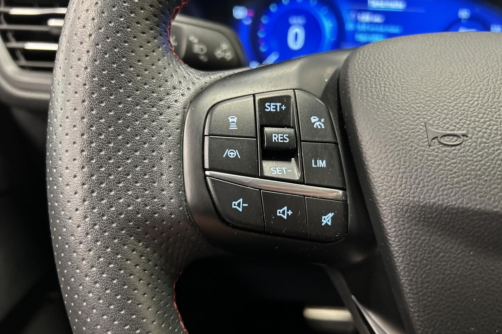 Ford Kuga iso kuva 22