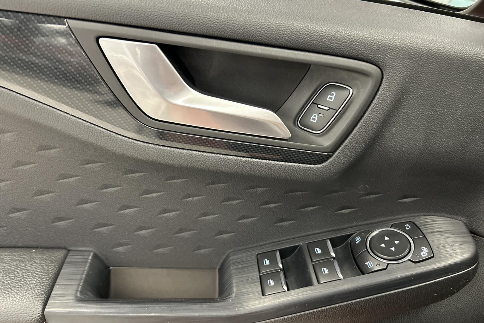 Ford Kuga iso kuva 26