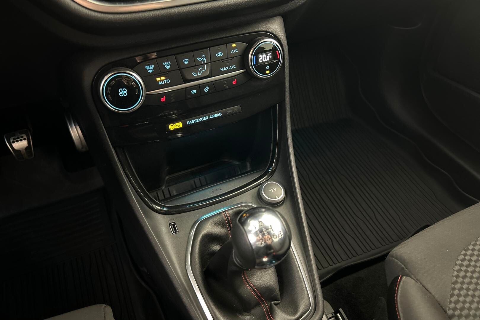 Ford Puma iso kuva 18