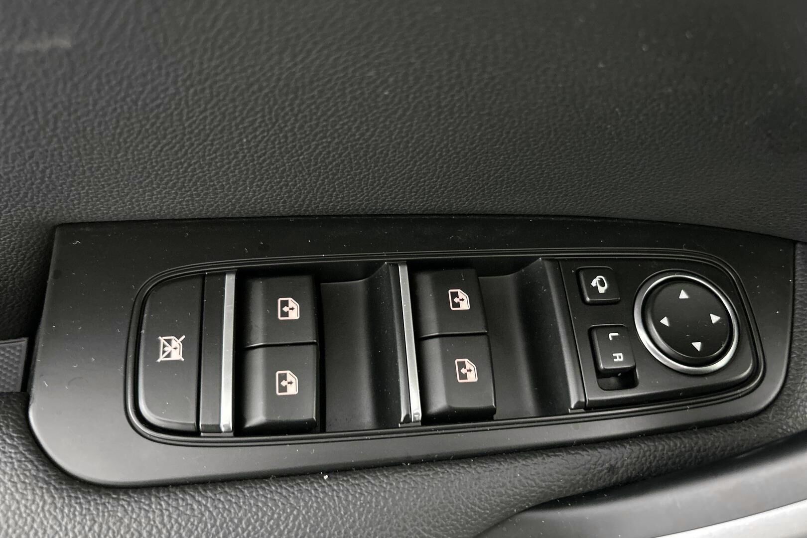 Kia Ceed iso kuva 14