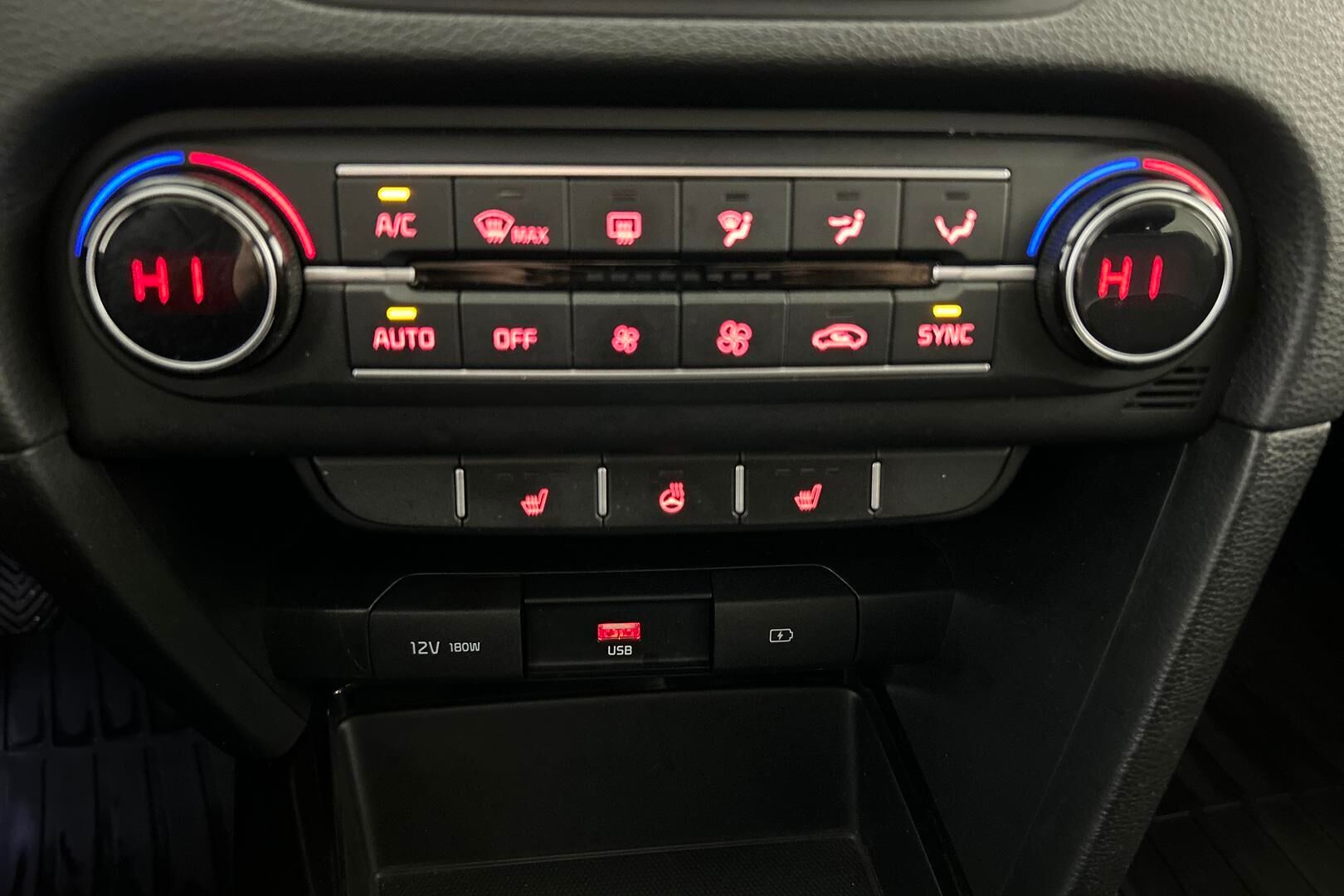 Kia Ceed iso kuva 17