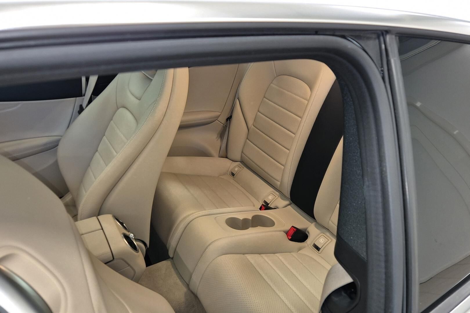 Mercedes-Benz C iso kuva 10