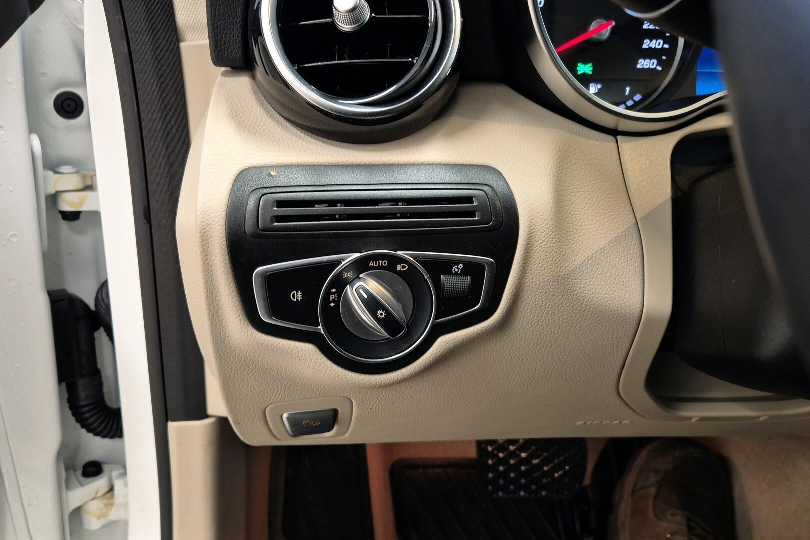 Mercedes-Benz C iso kuva 2