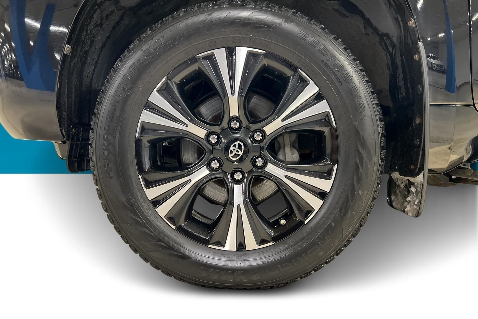 Toyota Land Cruiser iso kuva 11