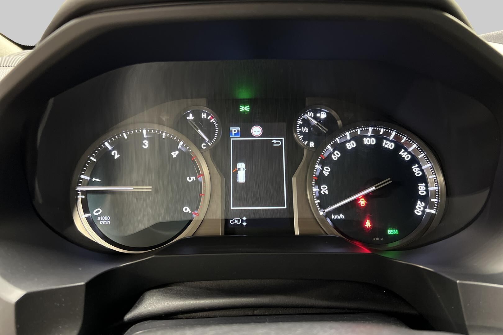 Toyota Land Cruiser iso kuva 12