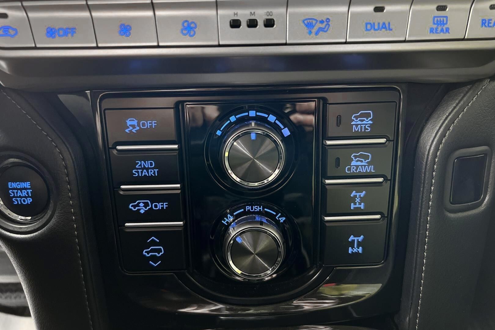 Toyota Land Cruiser iso kuva 14