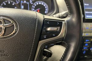 Toyota Land Cruiser esikatselu 16