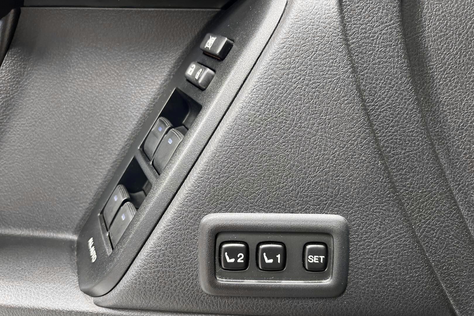 Toyota Land Cruiser iso kuva 19