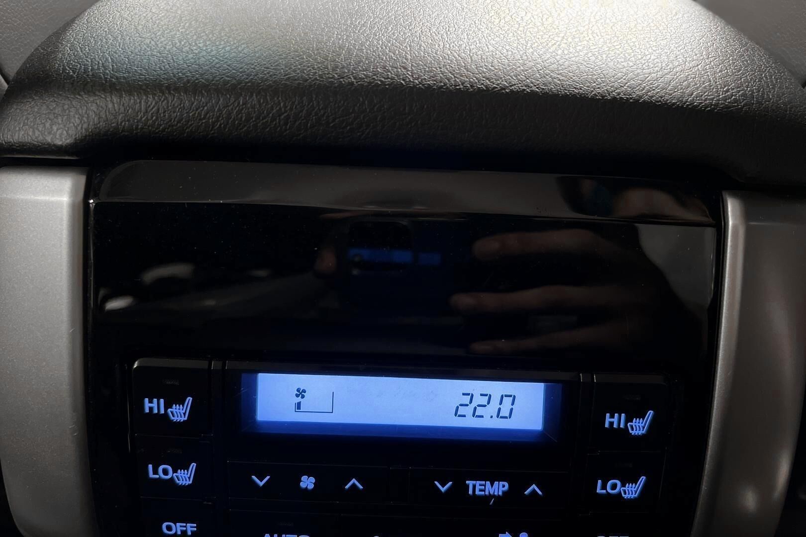 Toyota Land Cruiser iso kuva 22