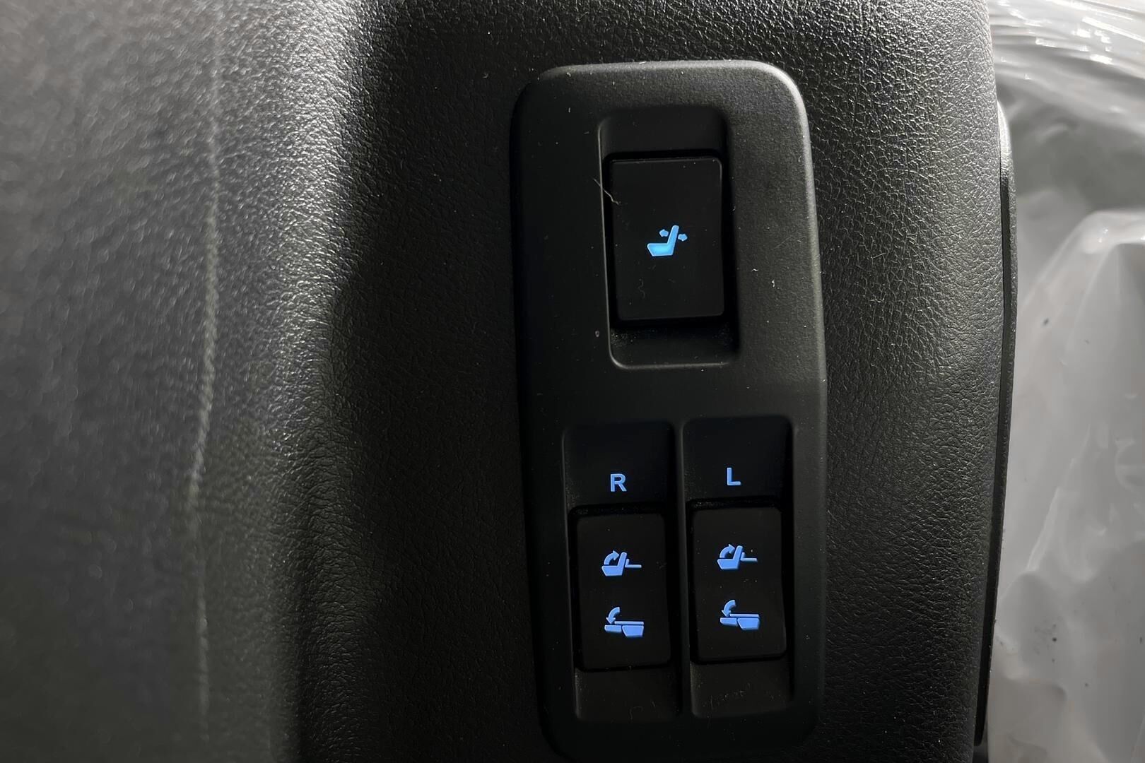 Toyota Land Cruiser iso kuva 23