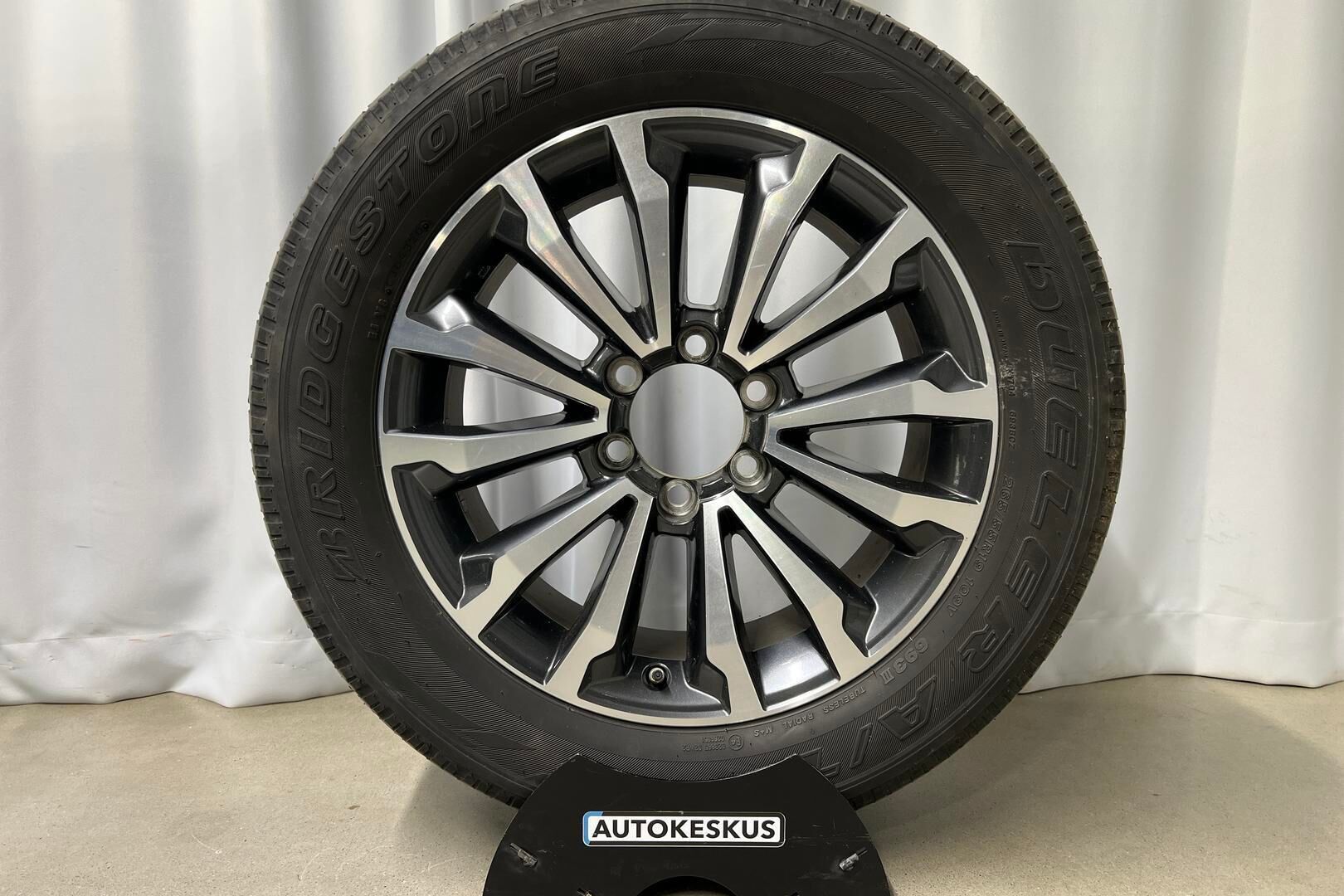 Toyota Land Cruiser iso kuva 24