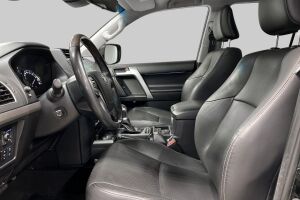 Toyota Land Cruiser esikatselu 7