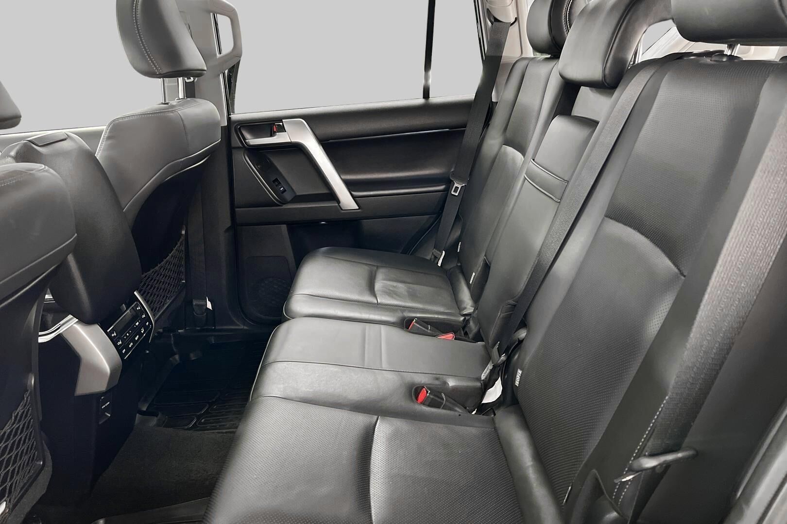 Toyota Land Cruiser iso kuva 8