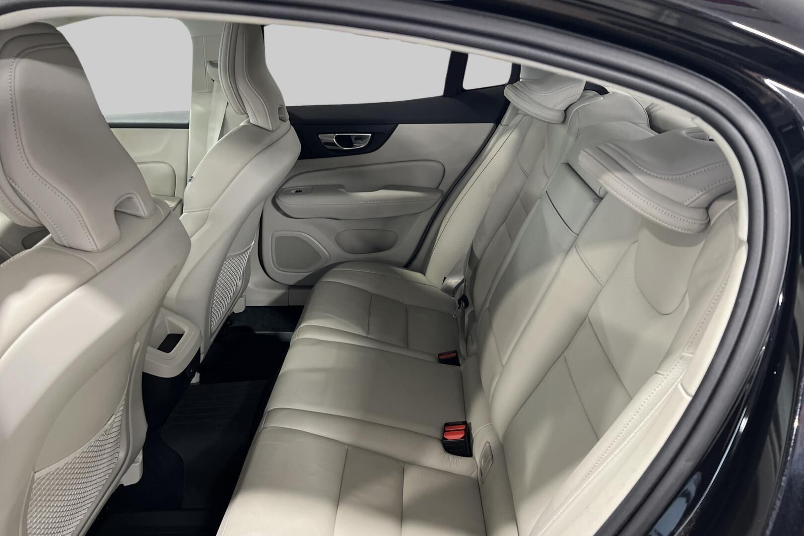 Volvo S60 iso kuva 9