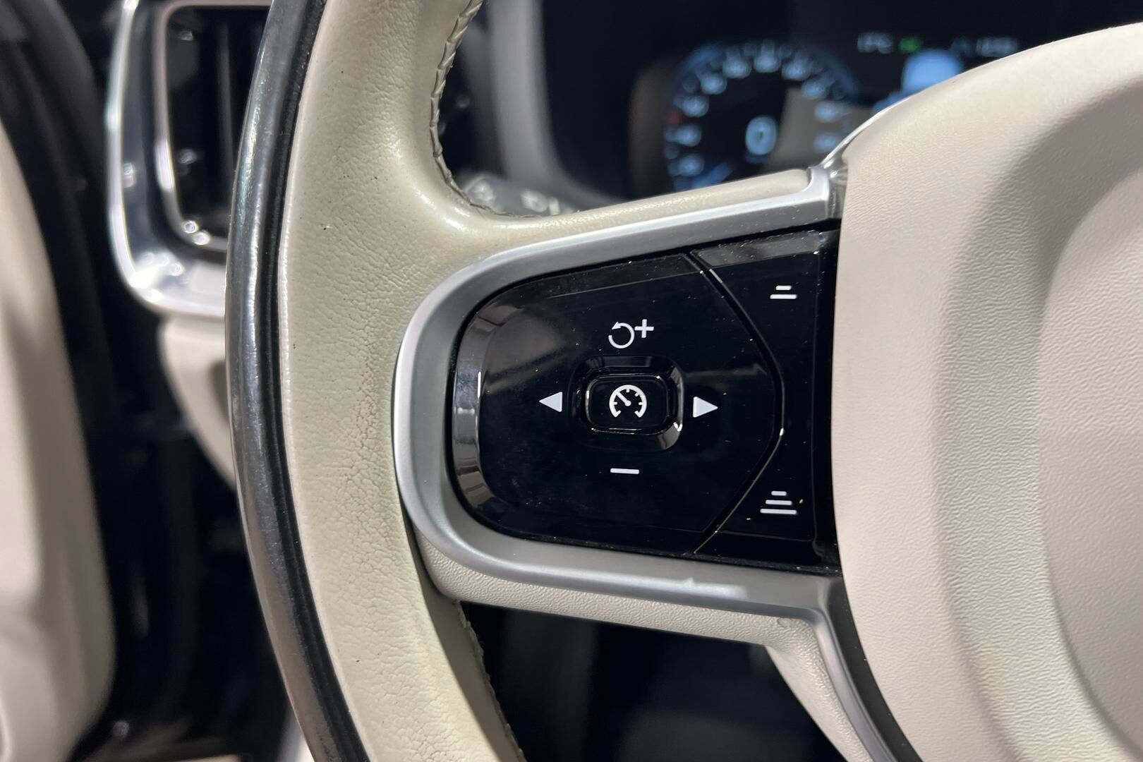 Volvo S60 iso kuva 18