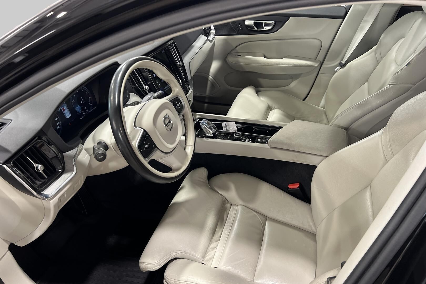 Volvo S60 iso kuva 8