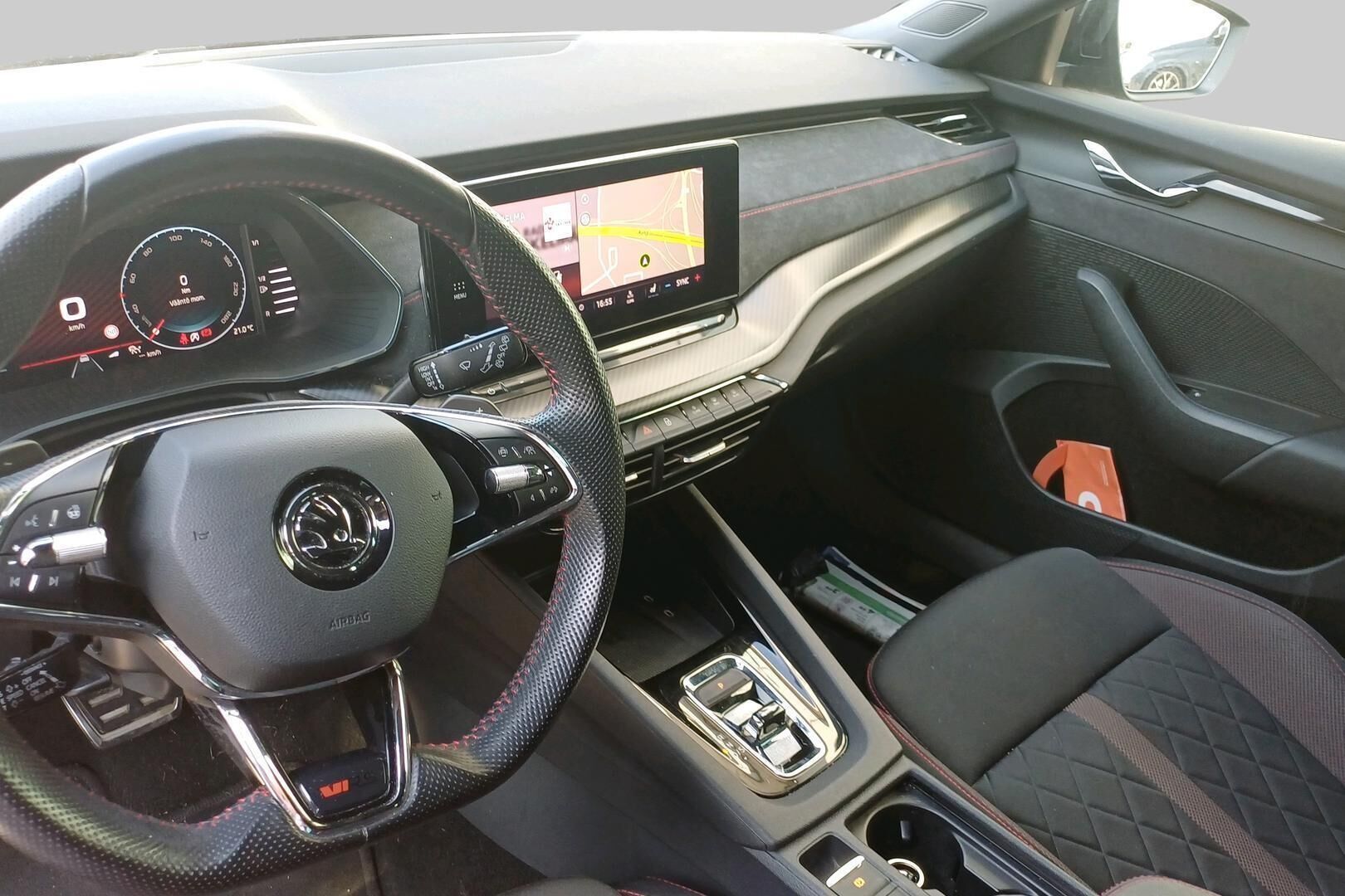 Skoda Octavia iso kuva 2