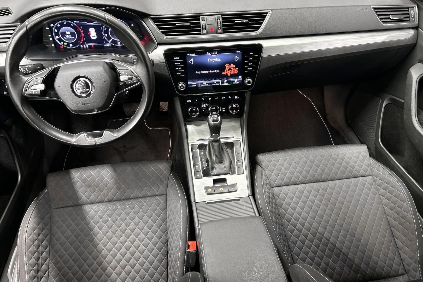 Skoda Superb iso kuva 6