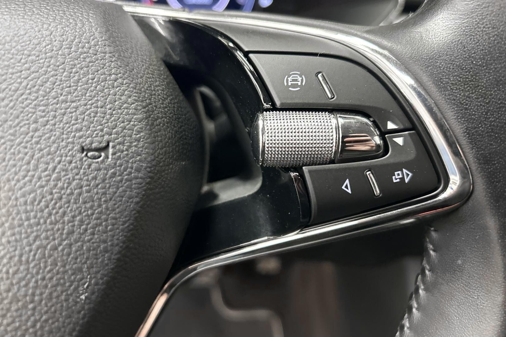 Skoda Superb iso kuva 11
