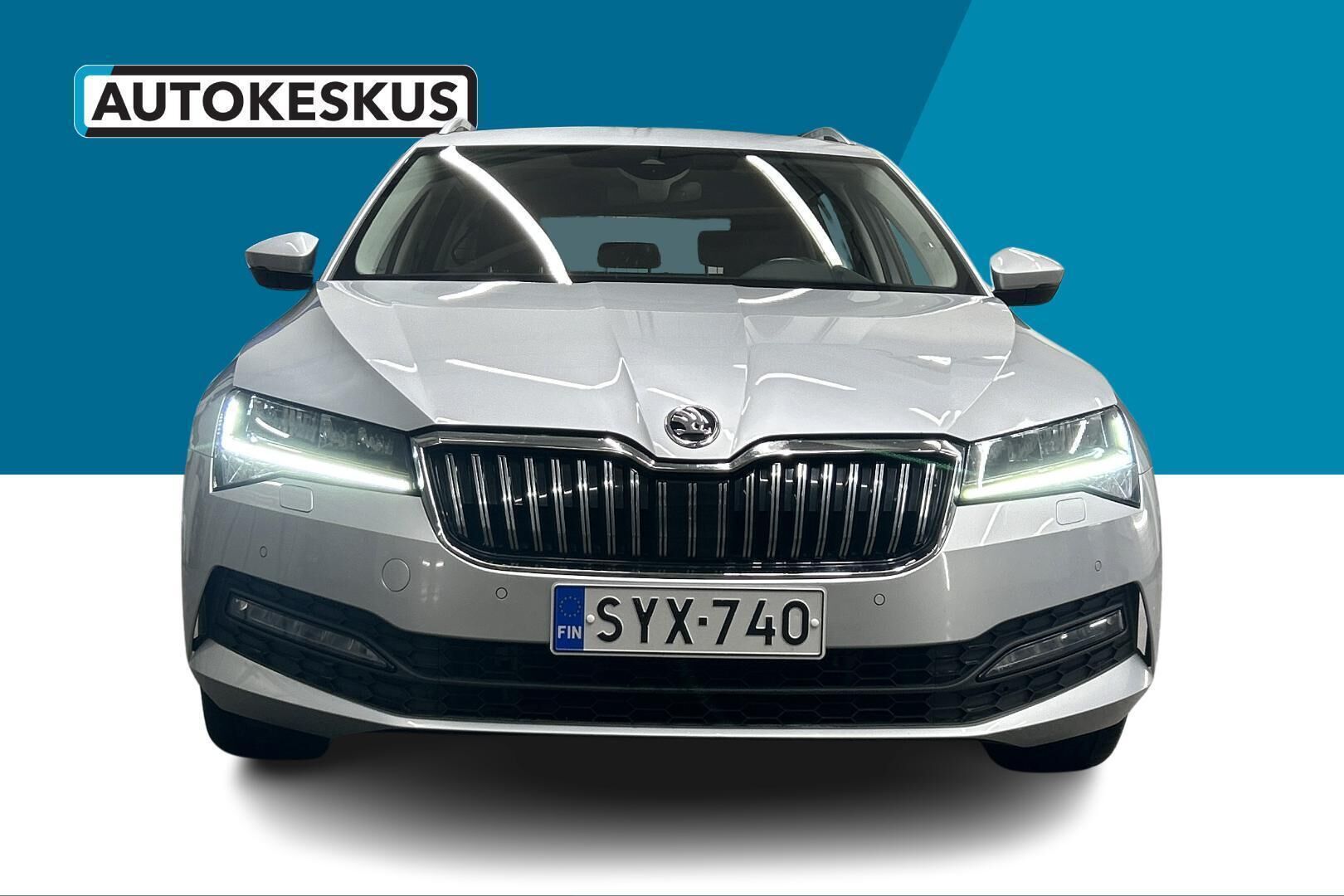 Skoda Superb iso kuva 17