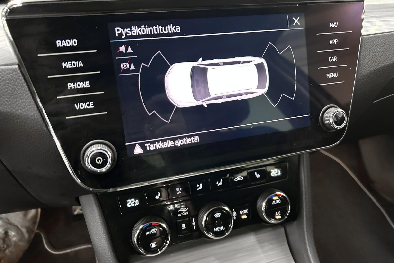 Skoda Superb iso kuva 14